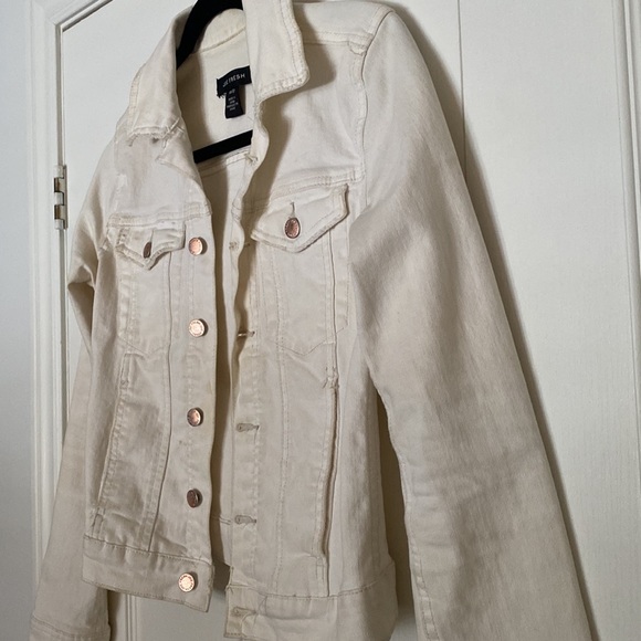 Cream cropped jean jacket - Picture 4 of 4